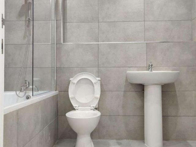 Flat for sale in Dagenham, Becontree