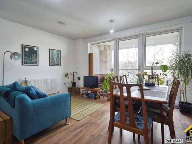 Flat for sale in Loughborough Junction, Greater London