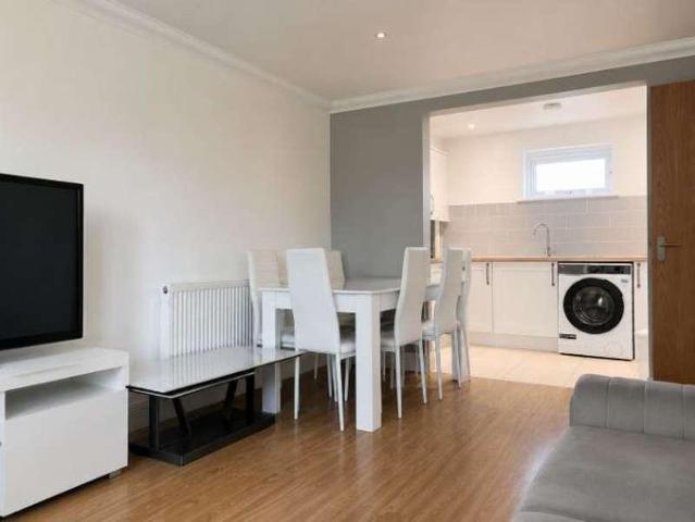 Flat for sale in Broxbourne, Hertfordshire