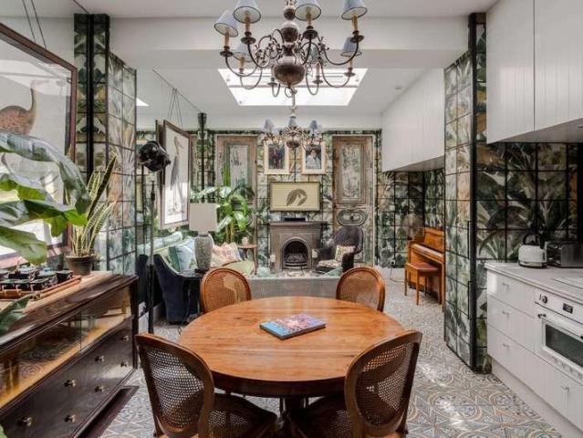 Flat for sale in Saint Pancras, Greater London