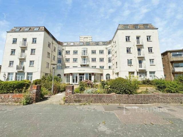 Flat for sale in Dale Hill, Essex
