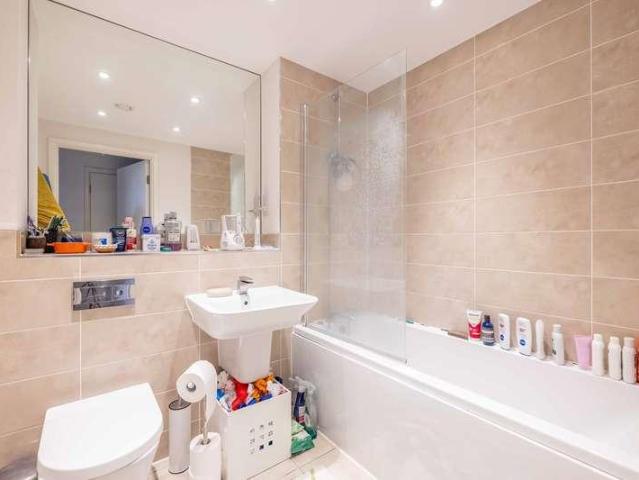 Flat for sale in Slough
