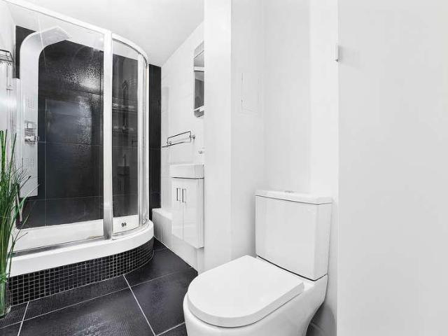 Flat for sale in Harringay, Greater London