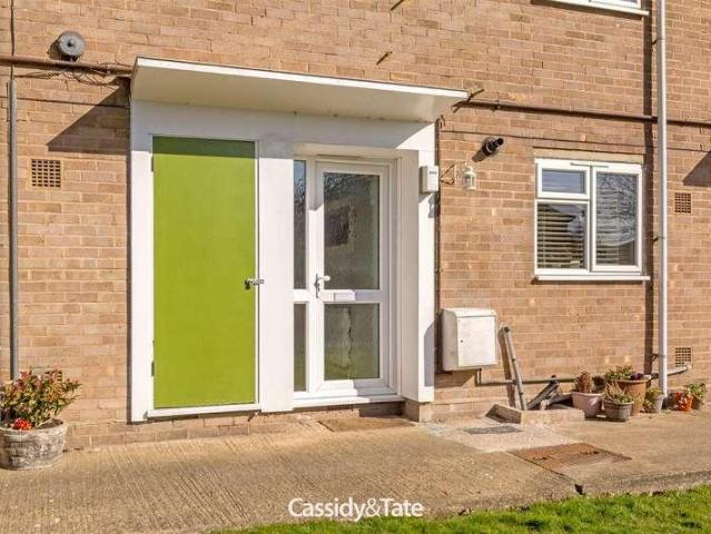 Flat for sale in Five Acres, Hertfordshire