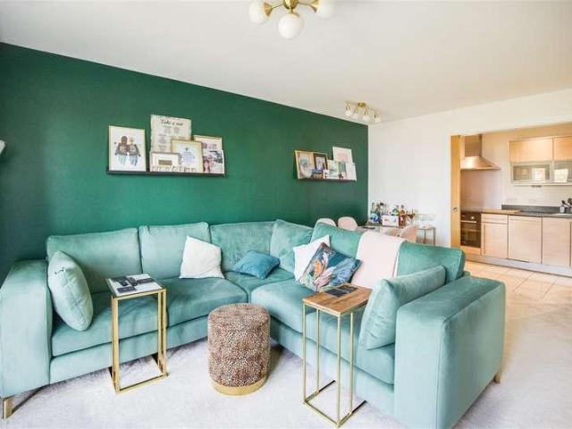 Flat for sale in London Borough of Croydon, Greater London
