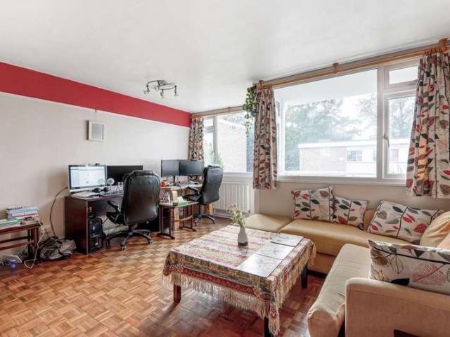 Flat for sale in Horsell, Woking