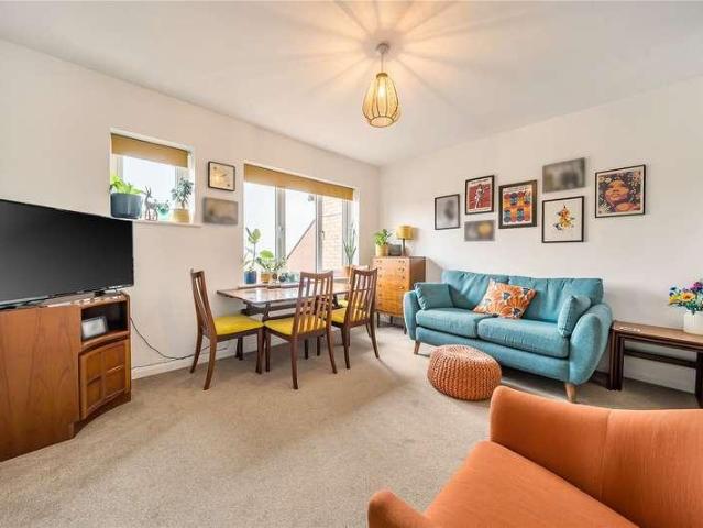 Flat for sale in Marsh Gibbon, Buckinghamshire