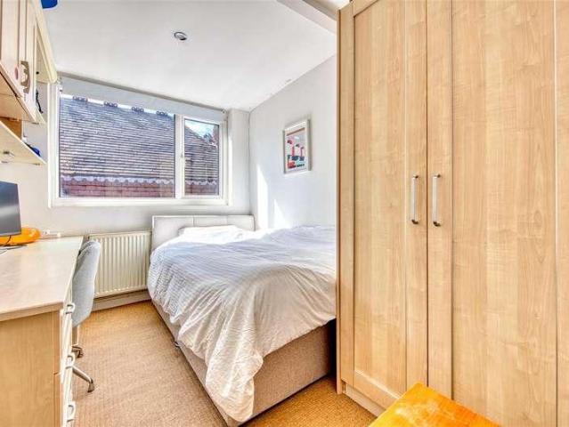 Flat for sale in West Hampstead, Greater London