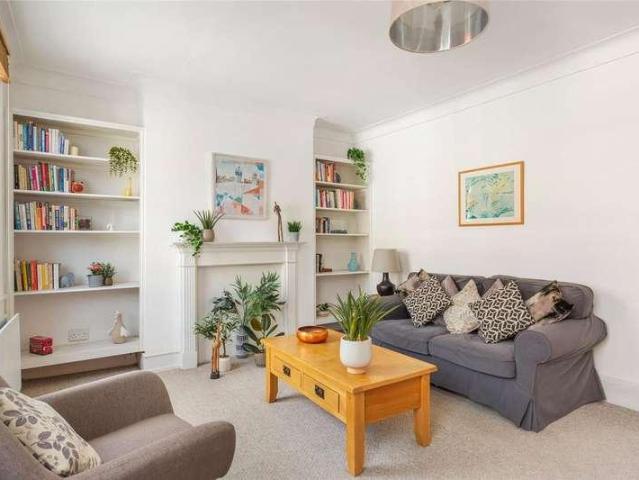 Flat for sale in London Borough of Lambeth, Greater London