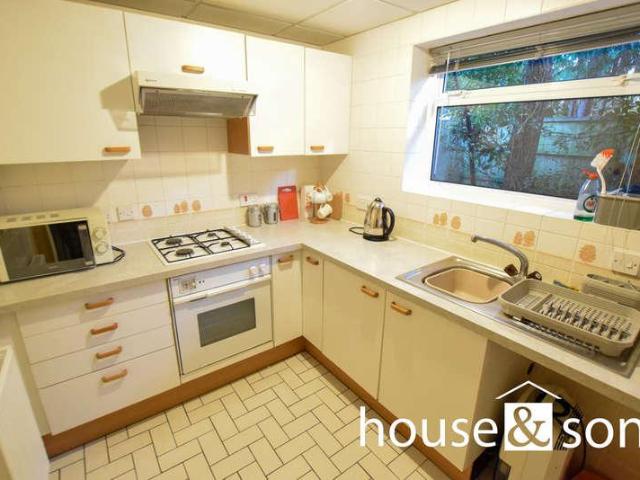 Flat for sale in Lansdowne, Charminster