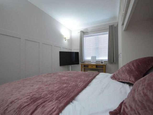 Flat for sale in Cheddar, Somerset