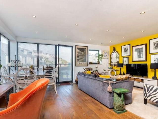 Flat for sale in Hythe, Folkestone