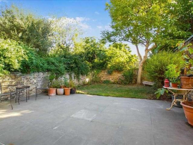 Flat for sale in London Borough of Islington, Greater London