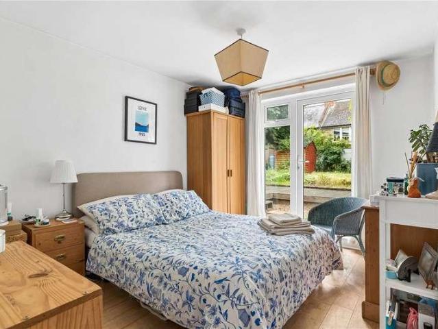 Flat for sale in Furzedown, Greater London