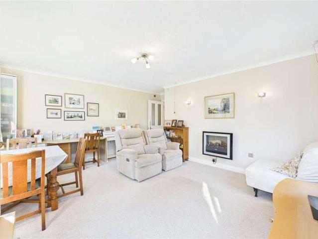 Flat for sale in Pangbourne, West Berkshire