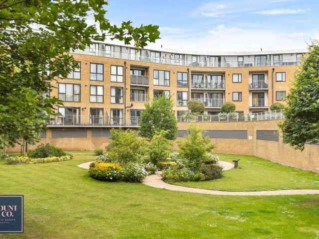 Flat for sale in Hertford, Colliers End