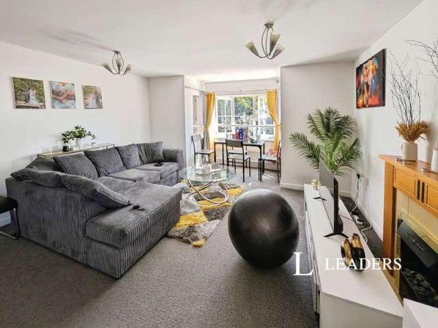 Flat for sale in Eastleigh, Helford