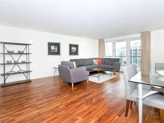 Flat for sale in Greenwich Peninsula, Greater London