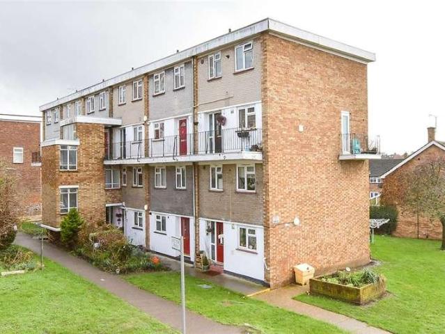 Flat for sale in Hornchurch, Greater London