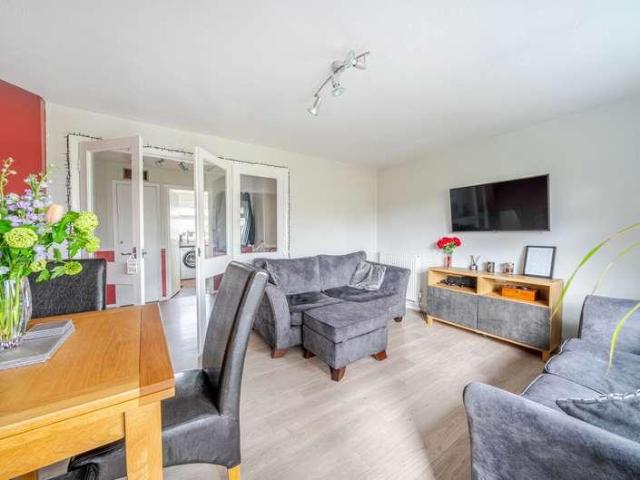Flat for sale in Ashley Park, Surrey