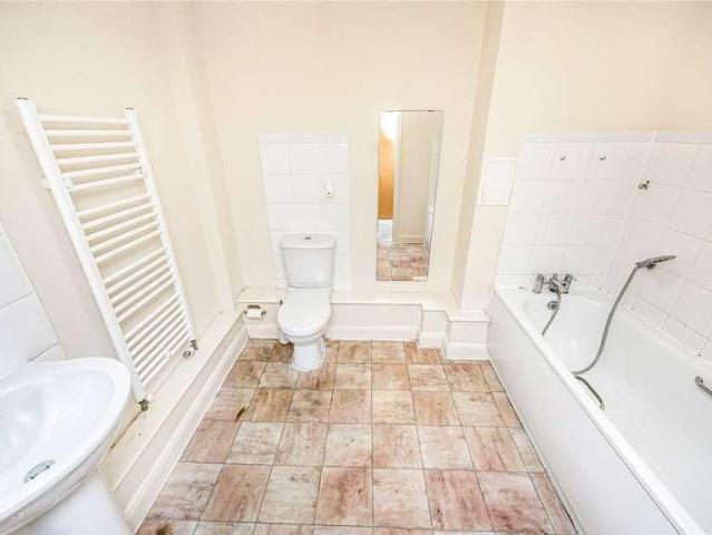 Flat for sale in London Borough of Croydon, Greater London