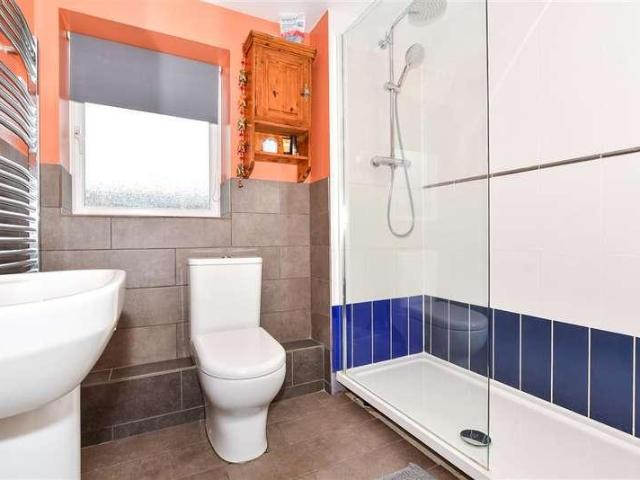 Flat for sale in Ringlestone, Midway