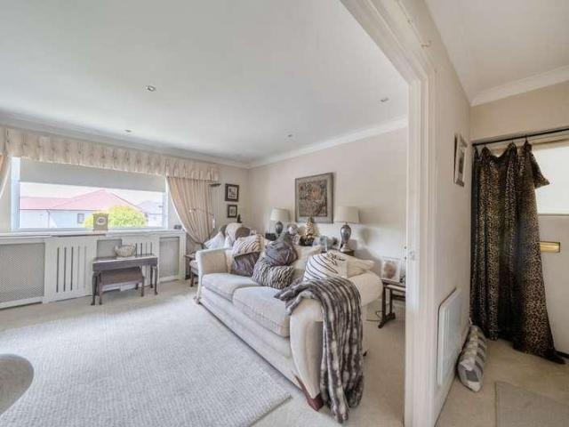 Flat for sale in Cockfosters, Greater London