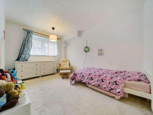 Flat for sale in Charlton Riverside, Greater London