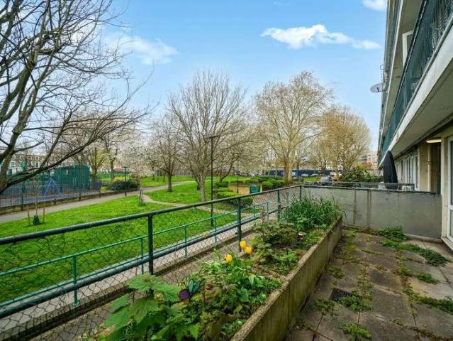 Flat for sale in Gospel Oak, Greater London