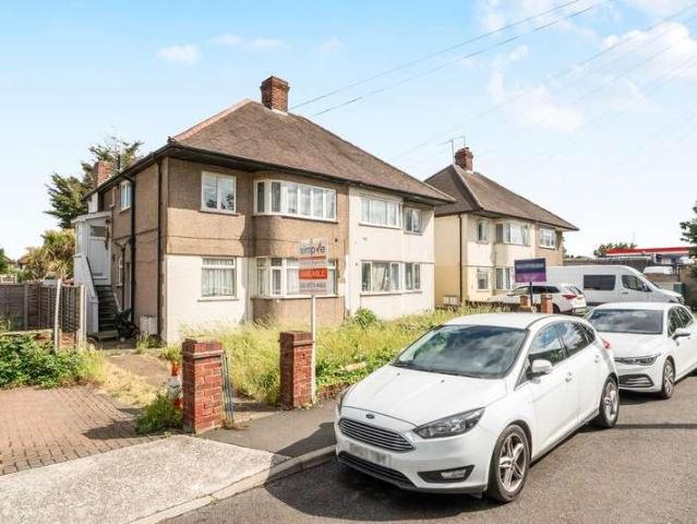 Flat for sale in Hayes, Greater London