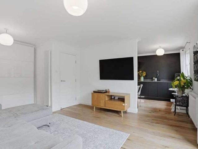 Flat for sale in Hillside, Leith