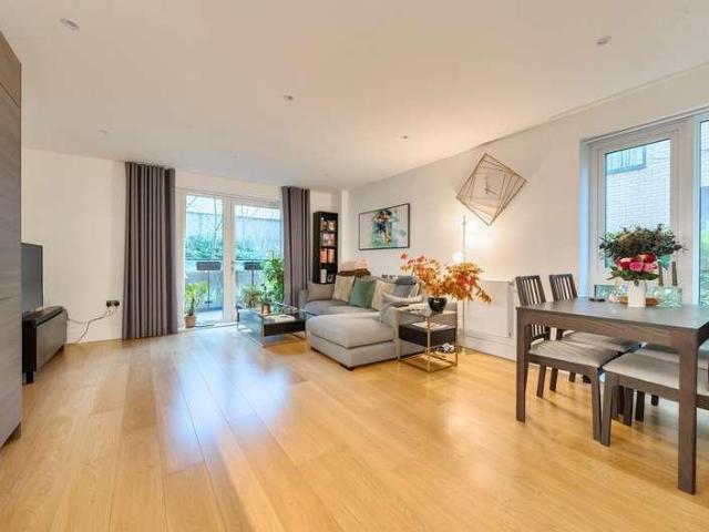 Flat for sale in Kingsbury, Greater London