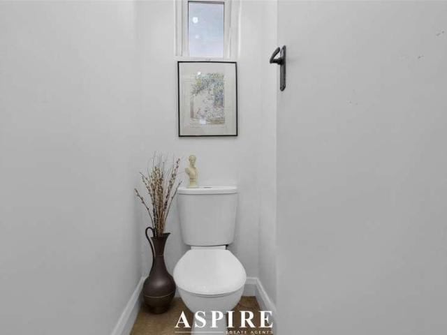 Flat for sale in Alton Barnes, Essex