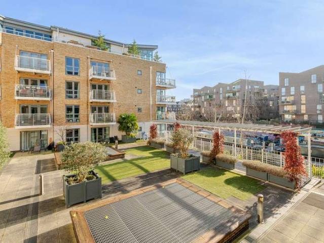 Flat for sale in Brentford, London Borough of Hounslow Flat for sale in Brentford, London Borough of Hounslow