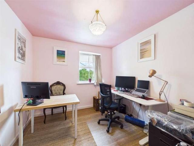 Flat for sale in Georgia, Greater Manchester