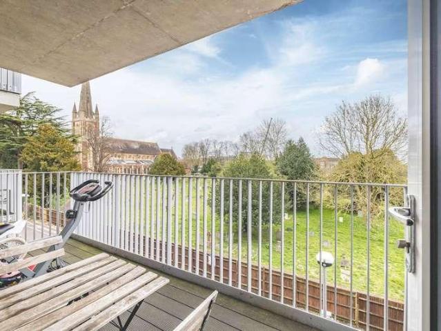 Flat for sale in Slough