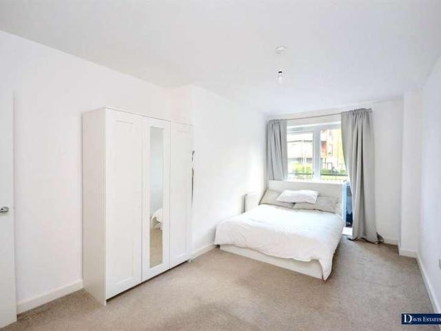 Flat for sale in Harold Wood, Greater London