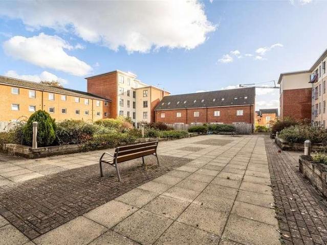 Flat for sale in Battle, Reading