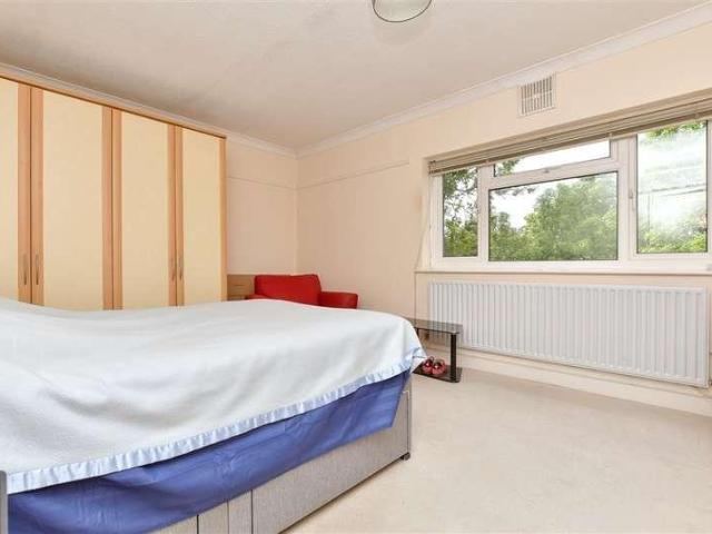 Flat for sale in London Borough of Croydon, Purley