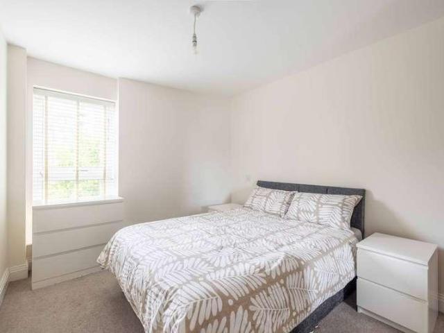 Flat for sale in Slough