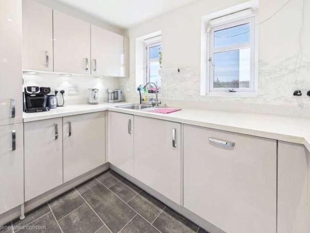Flat for sale in Greenham