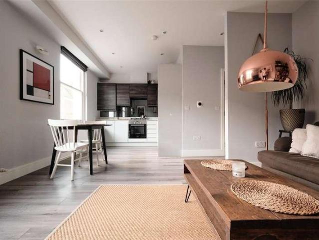 Flat for sale in Windsor, Fishery