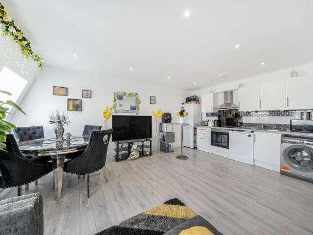 Flat for sale in Quarrendon, Aylesbury