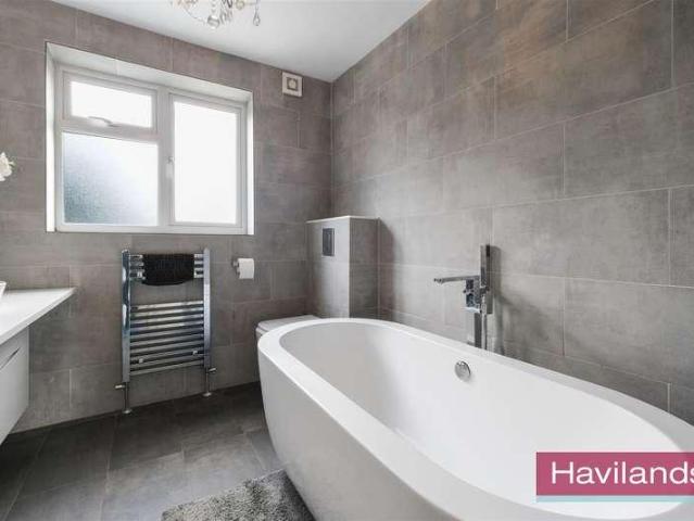 Flat for sale in Southgate, Oakwood