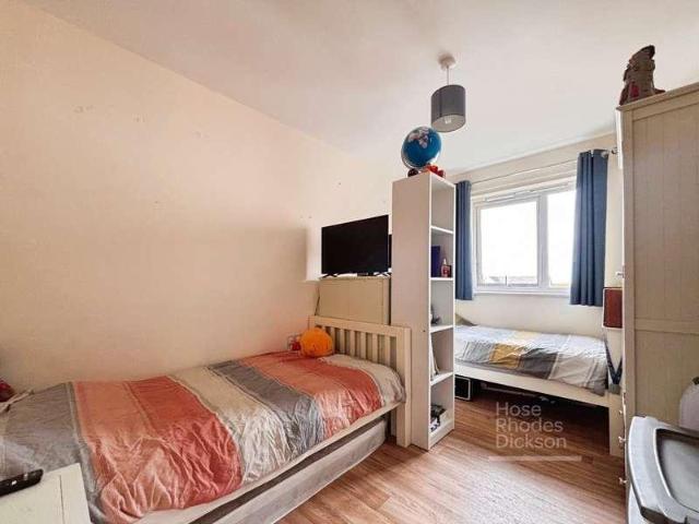 Flat for sale in Pan Meadows, Shide