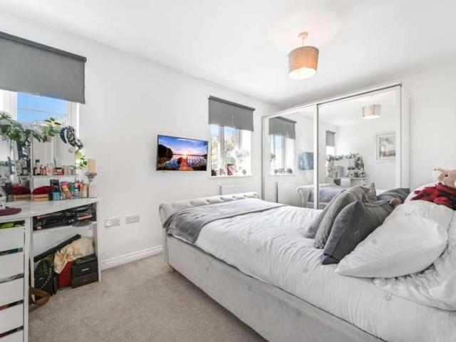 Flat for sale in Duton Hill, Essex