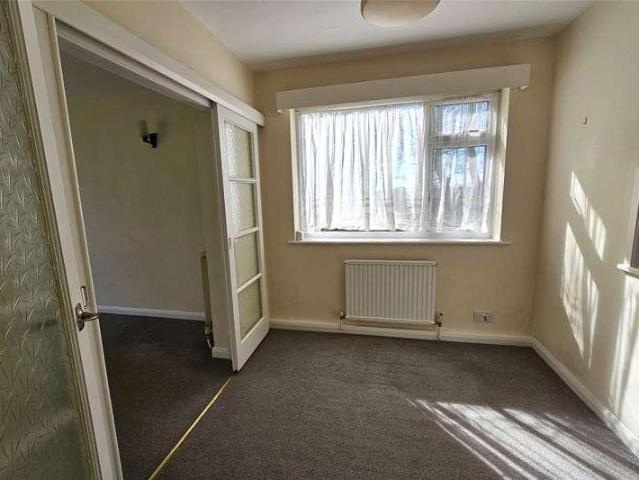 Flat for sale in Fole, Surrey