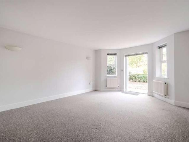 Flat for sale in Elmbridge, Surrey