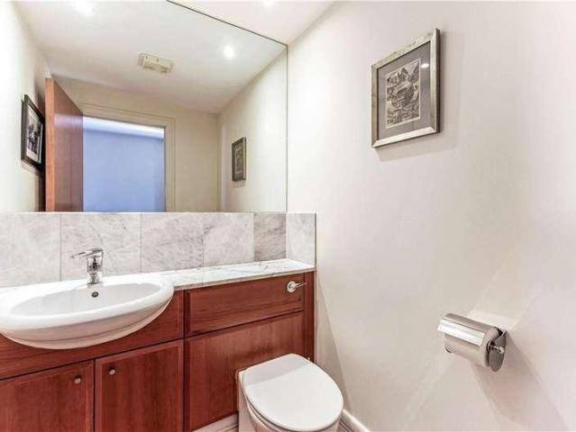 Flat for sale in Bermondsey, Greater London