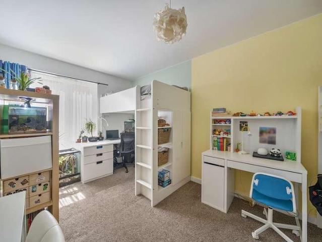 Flat for sale in Lonesome, Greater London